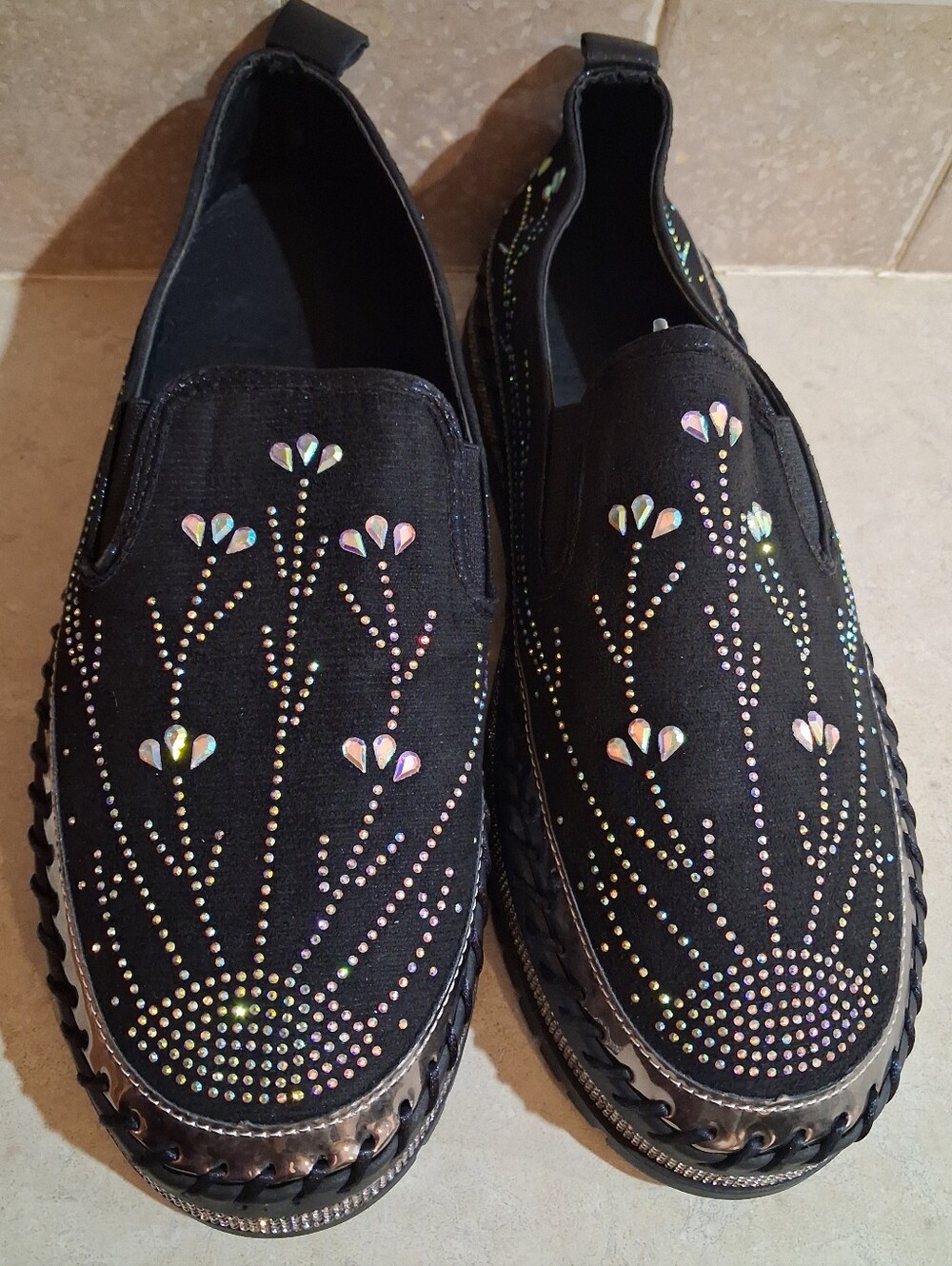 Women's Black Slip-On Loafer Flats Floral Studded Round Toe Rubber (12) - Picture 4 of 6